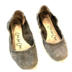 Toms Gray Suede Flats W8.5